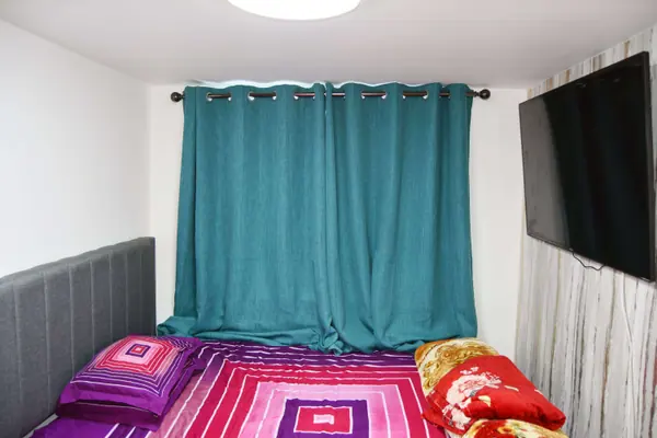 Bramley Crescent, Gants Hill image 11