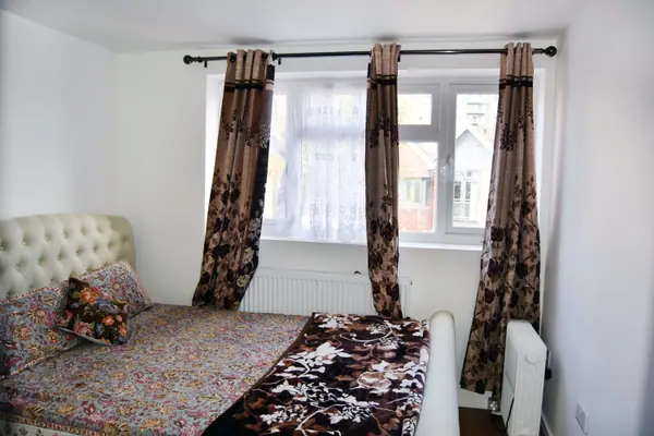 Bramley Crescent, Gants Hill image 8